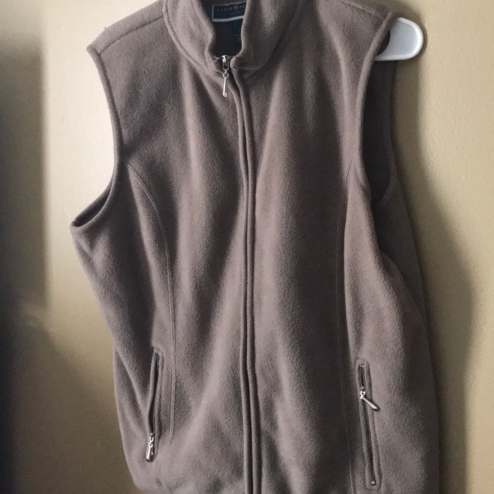 Karen Scott sport size large fleece vest